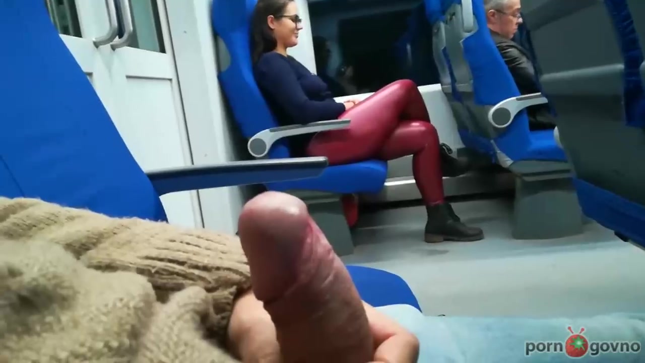 Реакция женщин в метро на стояк / woman reaction on man's boner
