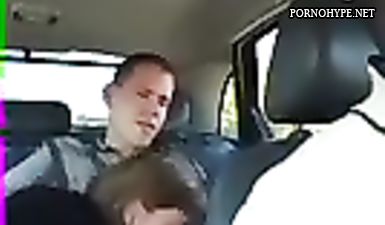 Порно видео Таксист вылизал проститутку в чулках пизду и оттрахал в машине