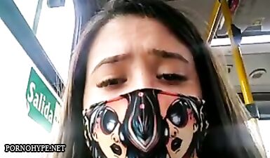 Японец тискает блондинку за сиськи в автобусе