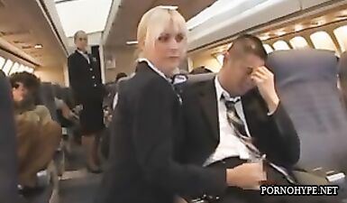 Порно видео стюардесса сосет