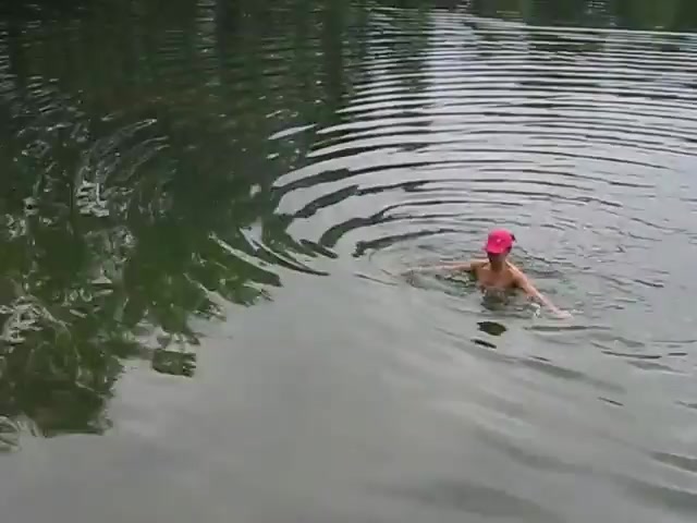 Голая жена купается в озере. Смотреть голая жена купается в озере онлайн и скачать на телефон
